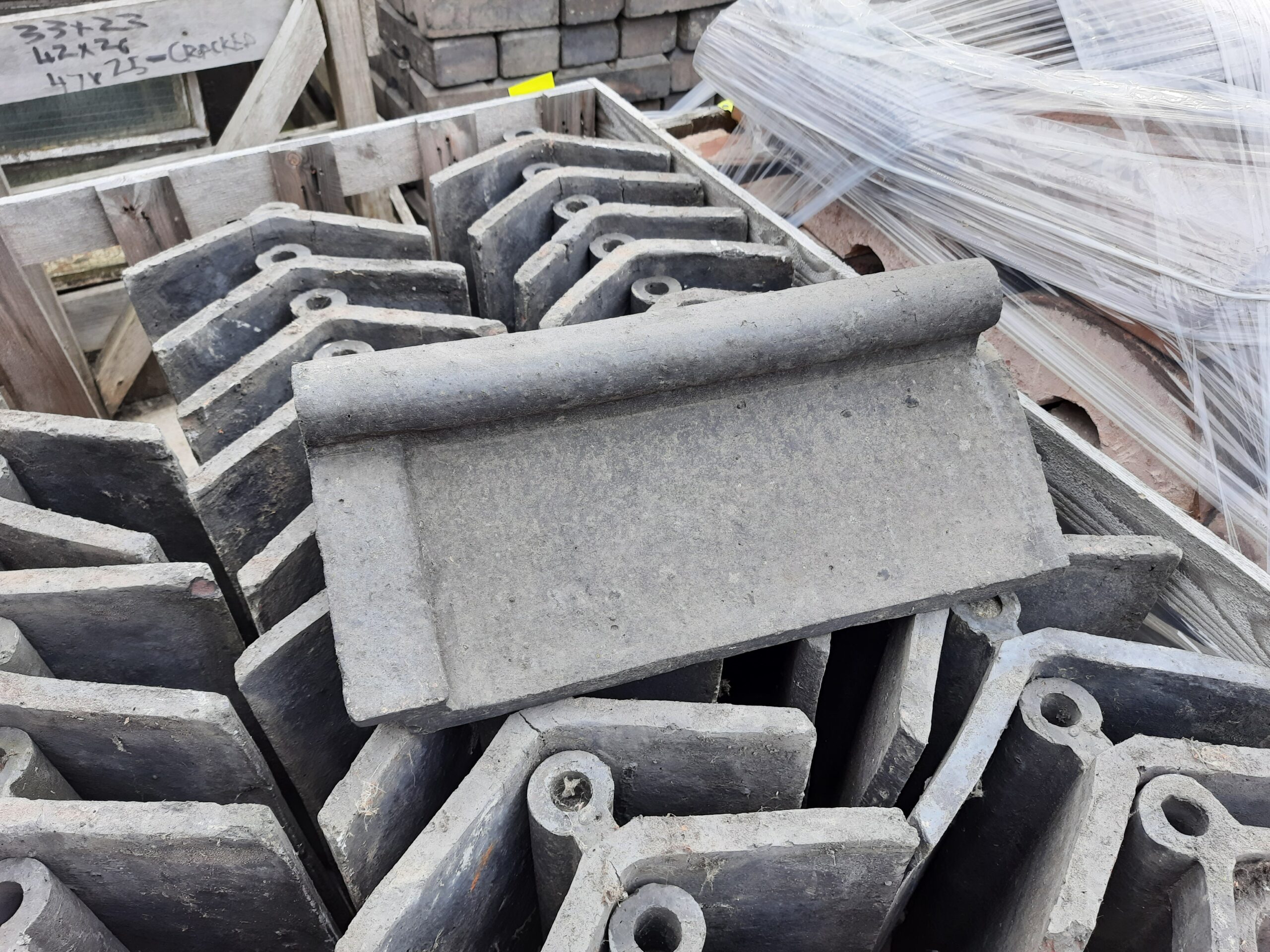 Batch Of 33 Capped Angle Victorian Blue Black Roll Top Ridge 115 Deg