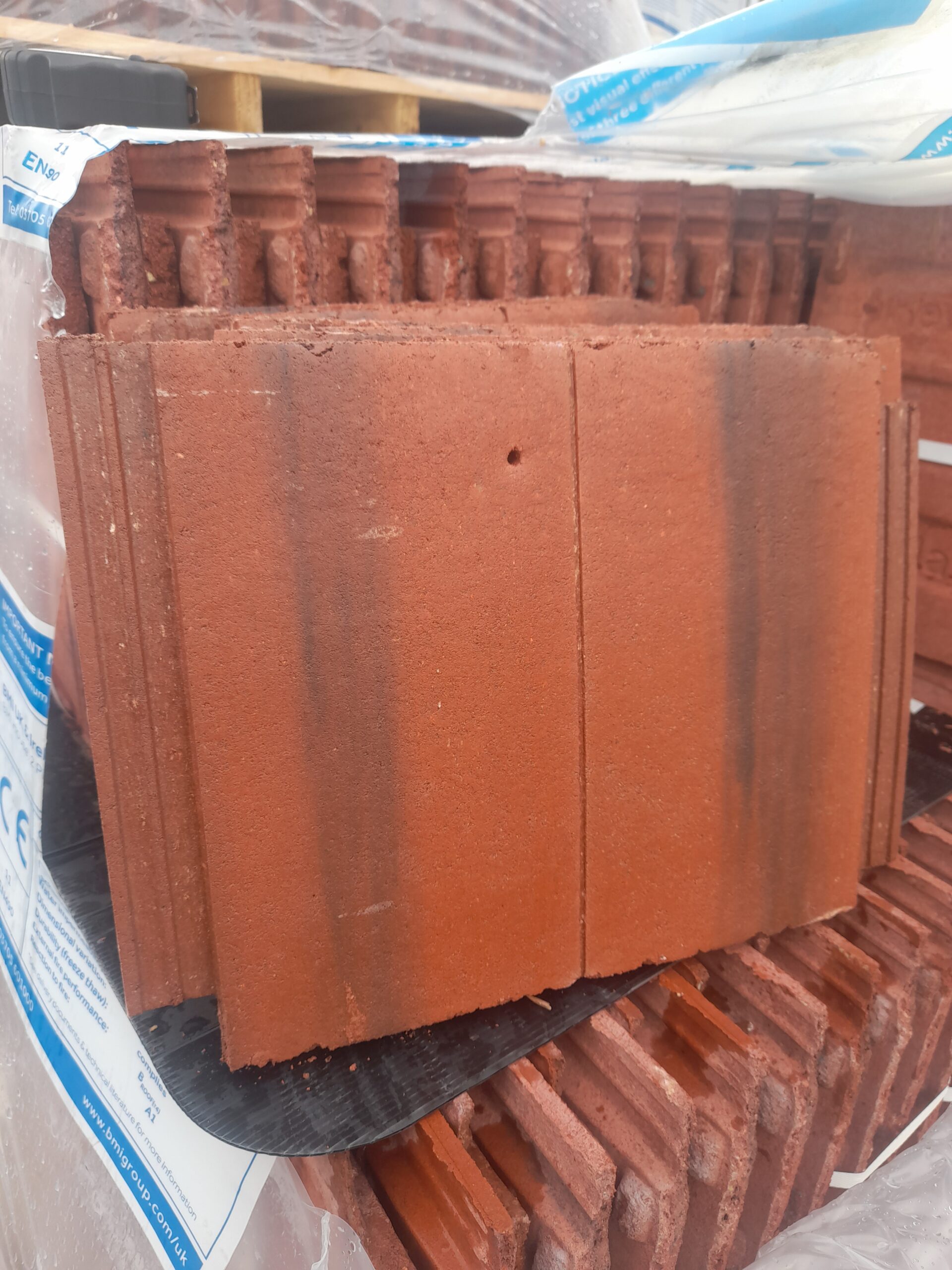 New Redland Duoplain Rustic Red Concrete Interlocking Roof Tiles Per