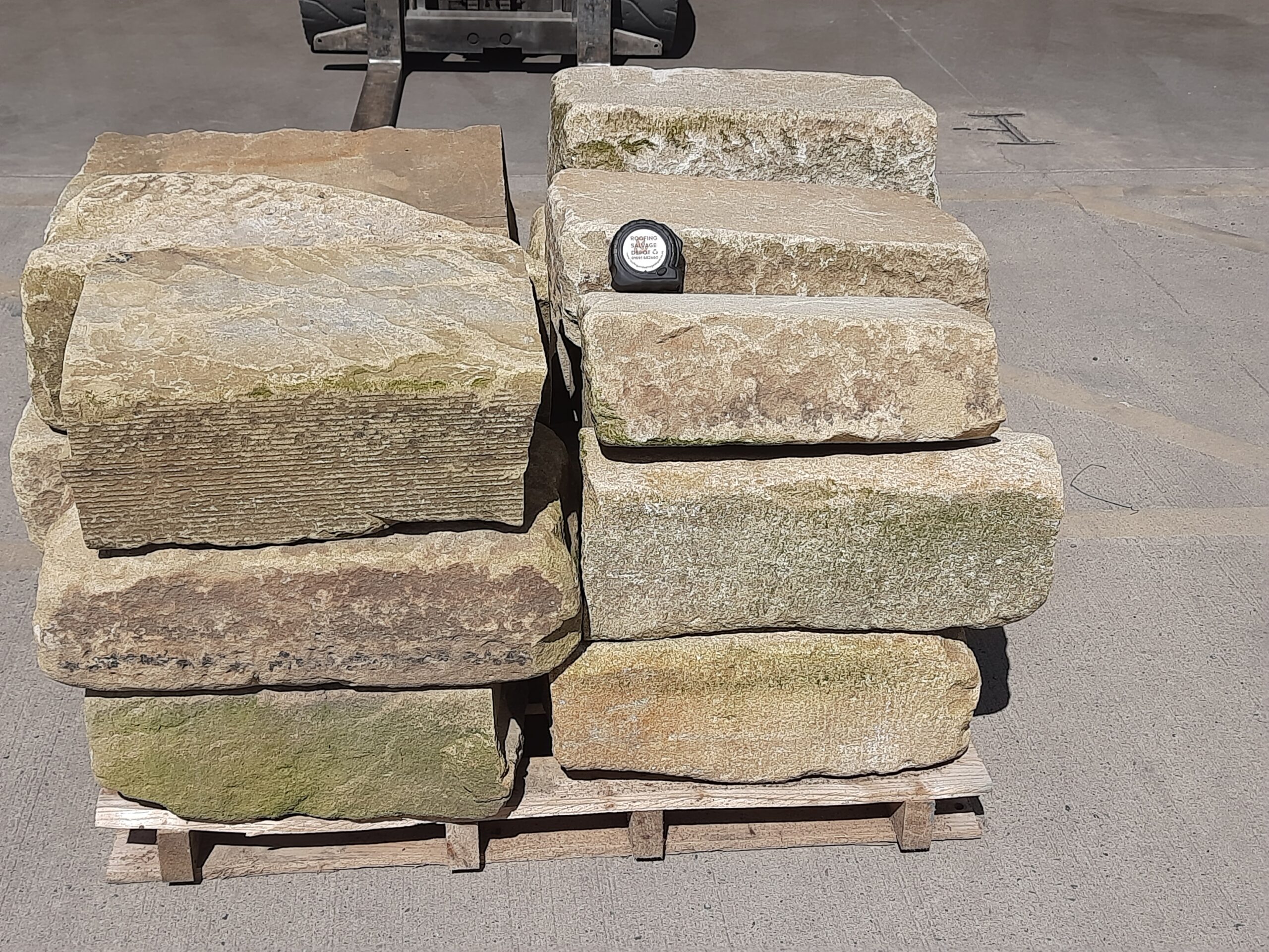 Pallet Of 1 Tonne Reclaimed York Stone for Quoins Walling Roofing and