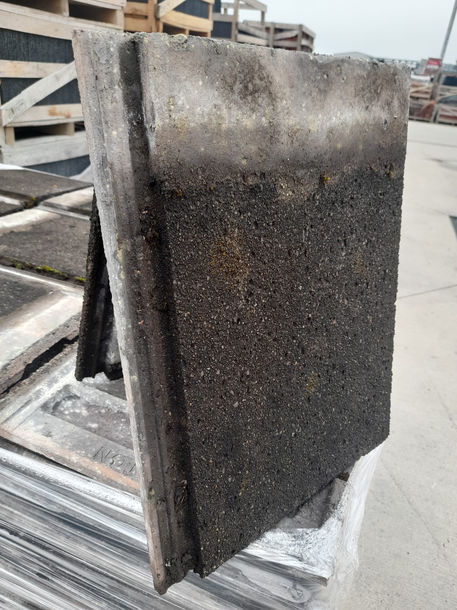 Reclaimed Weatherwell Bretton (Modern Type Tile) Concrete Roof Tiles